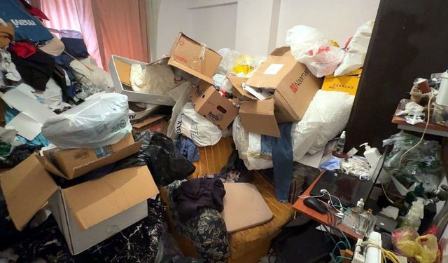 Şikayet edilen çöp evden üç kamyon atık çıkarıldı