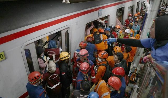 Korkunç tren faciası: 14 ölü, 38 yaralı