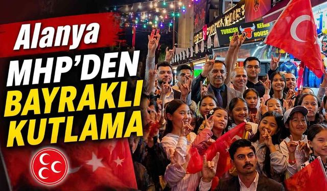 Alanya MHP'den bayraklı kutlama: Gençler ve çocuklarla bir araya geldiler