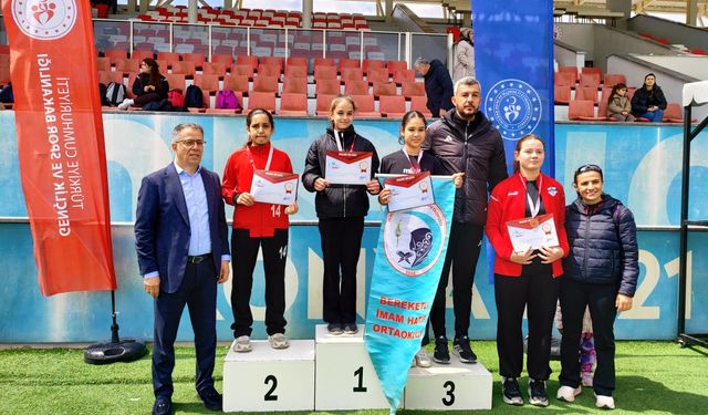 Alanyalı öğrenci Menekşe Dönmez’den Konya’da gururlandıran derece