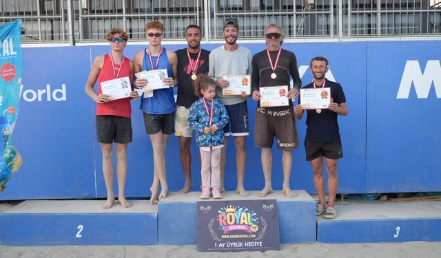 Alanya’da kumlar ısındı: Plaj voleybolu şampiyonasında büyük heyecan