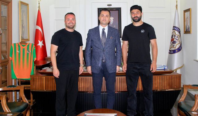 Güven Yalçın’dan Kaymakam Öztürk’e anlamlı ziyaret ve forma hediyesi