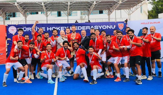 Alanya’da Hokey finali heyecanı: Şampiyonlara kupalarını Kaymakam Öztürk verdi