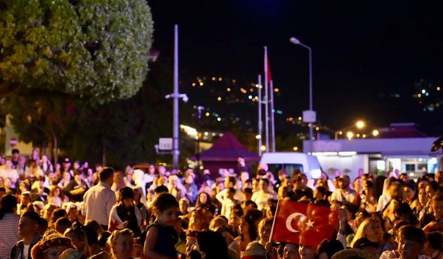 Alanya’da Halk Dansları Festivali coşkuyla başladı