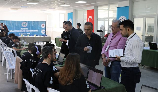 Alanya’da teknoloji rüzgârı: ALKÜ Hackathonunda ödüller sahiplerini buldu