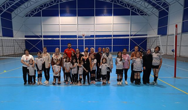 Şafak Özaydın Spor Kulübü’nde Anneler Günü coşkusu: Anne ve çocuklar sahada buluştu