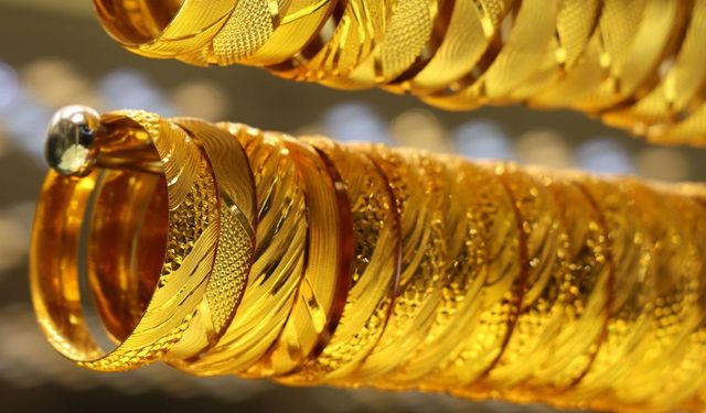 Altın fiyatları güçlü dolar baskısıyla 2 ayın en düşüğünde