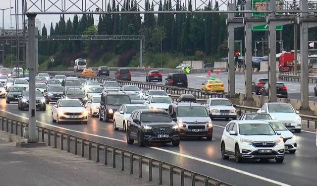 İstanbul'da bayram göçü başladı: Yollarda uzun kuyruklar