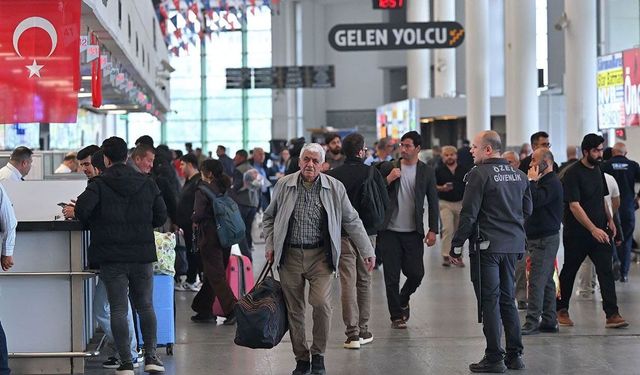 İstanbul otogarında tatil dönüşü ek seferler yetersiz kaldı