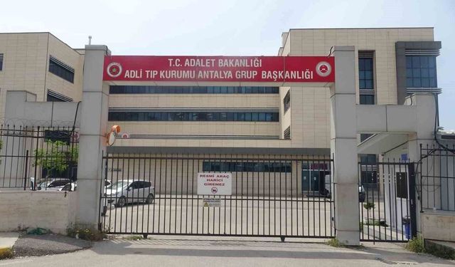 Antalya'da ölü bulunan 16 yaşındaki gencin cenazesi alındı