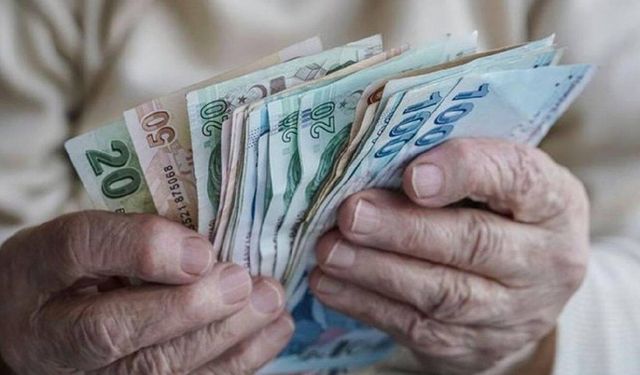 SGK uzmanı: Emeklinin 25 bin TL seyyanen zam alacağı var