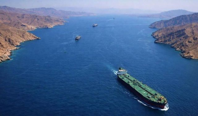 ABD'nin İran ablukasında 70 geminin rotası değiştirildi