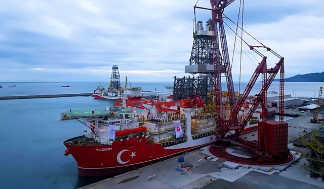 Yıldırım sondaj gemisi Karadeniz'de ilk görevine çıkıyor