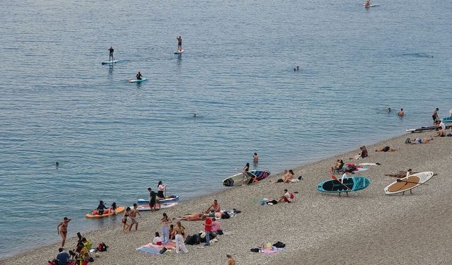 Antalya'da hava sıcaklığı 27 dereceye ulaştı