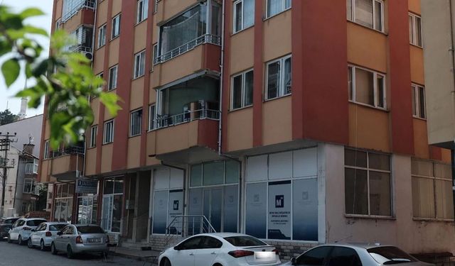 Üniversiteli genç kız çırılçıplak 2. kattan atladı: Öğretim görevlisi tutuklandı