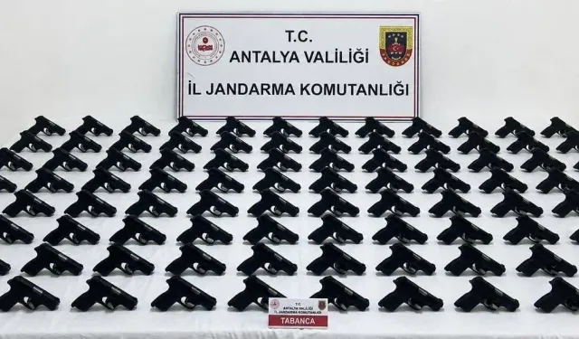 Antalya Serik’te 100 ruhsatsız tabanca ele geçirildi