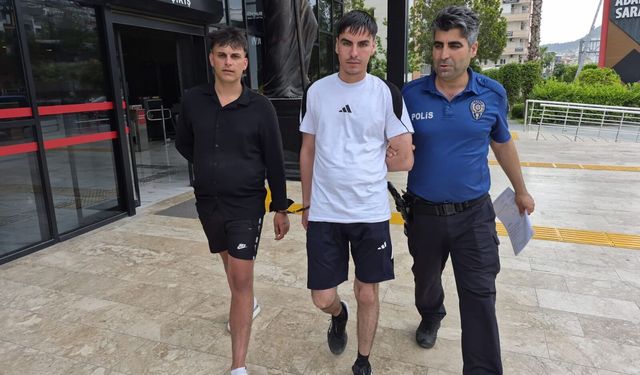 Alanya’da çaldıkları kredi kartıyla alışveriş yapan 2 şüpheli tutuklandı