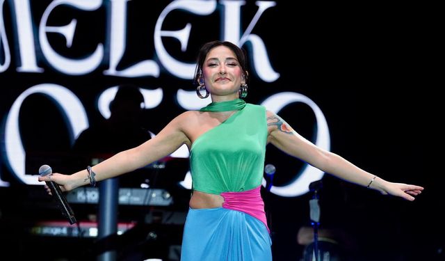 Alanya’da festival coşkusu Melek Mosso konseri ile tavan yaptı