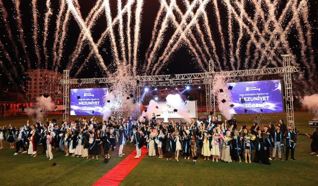 Alanya Üniversitesi'nde mezuniyet coşkusu: Binlerce genç geleceğe uğurlandı