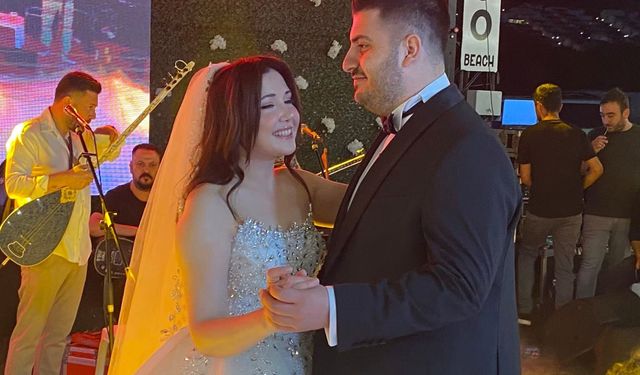 Gazipaşa’da Metin Çobanoğlu ile Esra Sayın görkemli düğünle hayatlarını birleştirdi