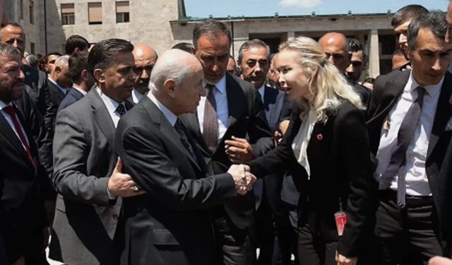İbrahim Tatlıses'in eski eşi Ayşegül Yıldız MHP'ye katıldı