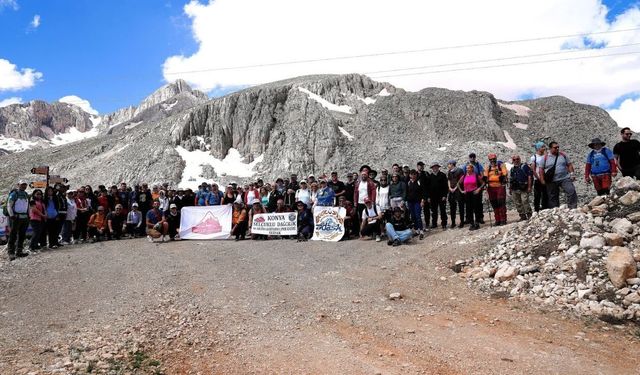 Tarihi kervan yolunda 180 kişilik doğa yürüyüşü
