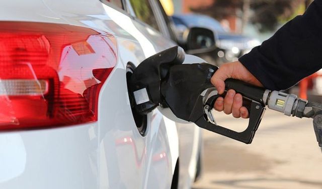 Motorinde salı günü 1,22 TL indirim bekleniyor