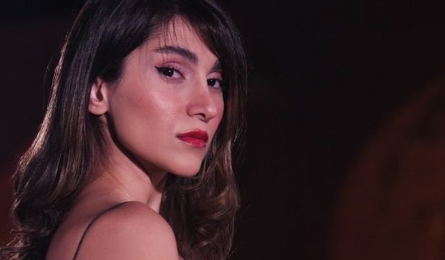 Başörtüsüz konser veren İranlı şarkıcıya 74 kırbaç cezası