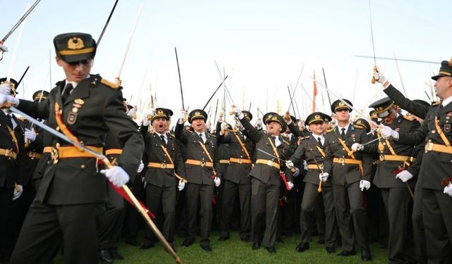 Kılıçlı yemin soruşturmasında komutanların ihracı iptal