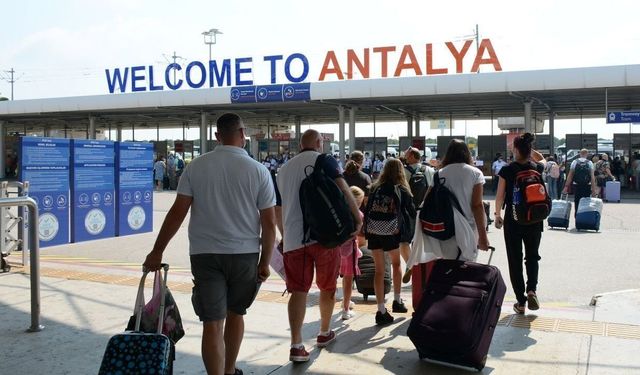 Antalya Havalimanı'nda 51 euroluk fast food faturası