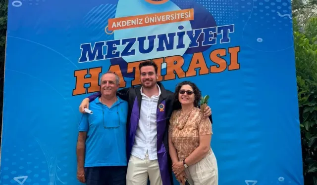 Baba ve oğlu aynı fakülteden mezun oldu: Akdeniz Üniversitesi’nde ilk