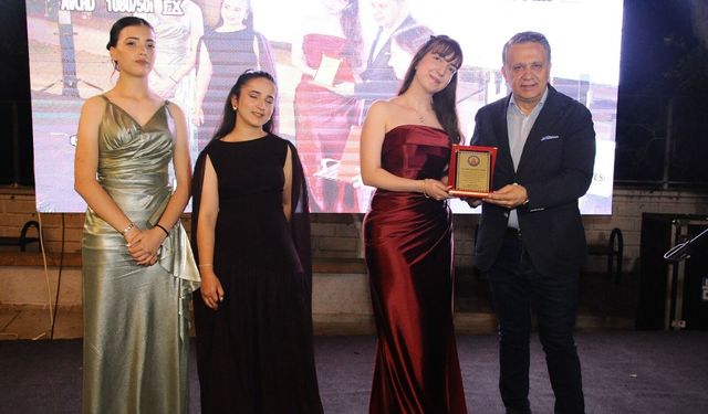 Arıkan Yılmaz Dim Mesleki ve Teknik Anadolu Lisesi'nde mezuniyet heyecanı