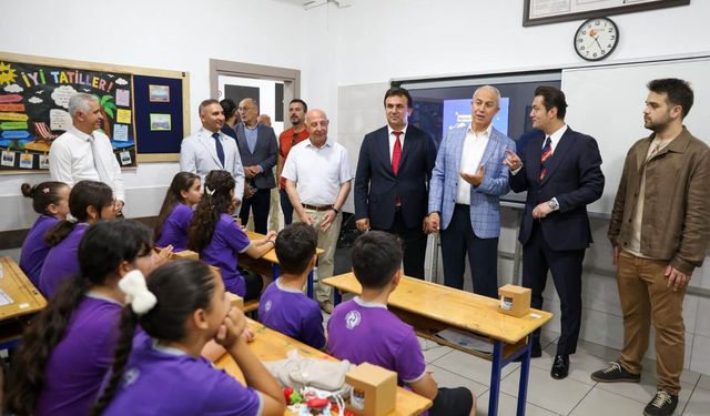 Alanya’da 65 bini aşkın öğrenci karnelerini alarak yaz tatiline girdi