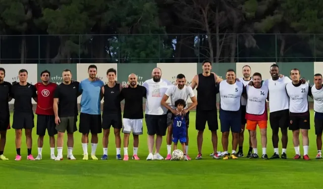 Dünya yıldızlarının tatil rotası yine Antalya oldu