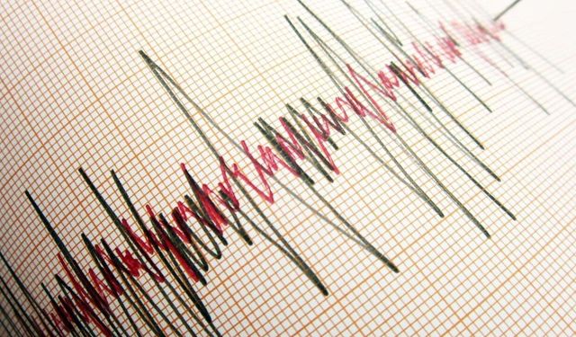 Kaş'ta gece saatlerinde peş peşe üç deprem kaydedildi