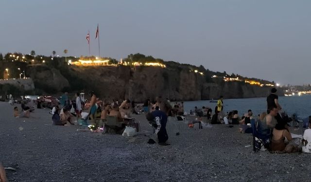 Konyaaltı'nda 25 kilo çekirdek ücretsiz dağıtıldı