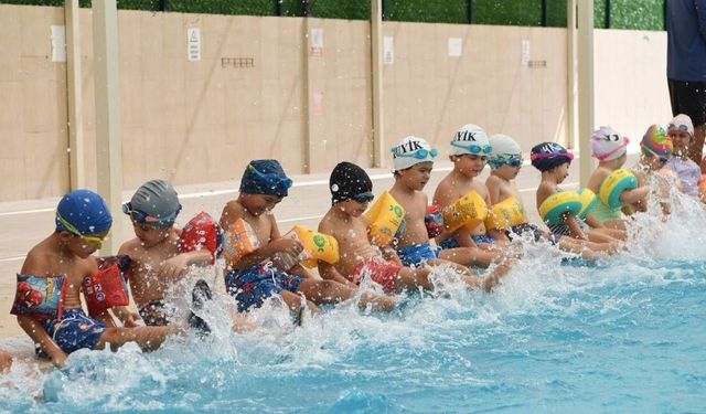 Konyaaltı'nda çocuklara ilk kez ücretsiz yüzme kursu