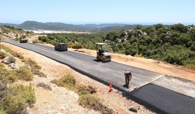 Demre ve Kaş arasındaki 40 yıllık yol sorunu çözülüyor