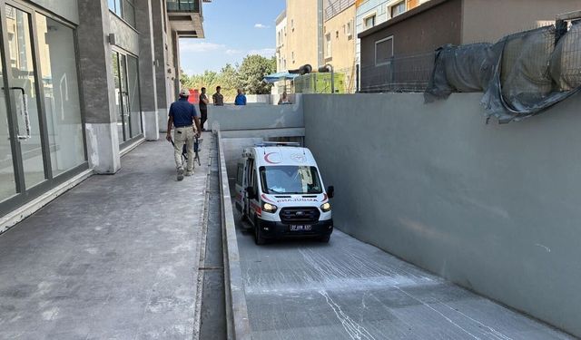 Muratpaşa'da iki işçi su deposunda zehirlendi