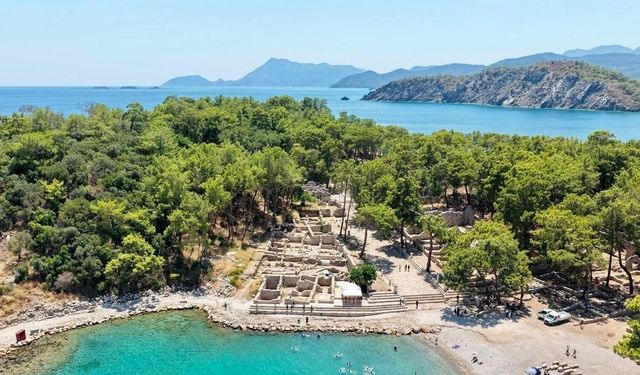 Kemer'de deniz temizliğine Katarlı şirket desteği