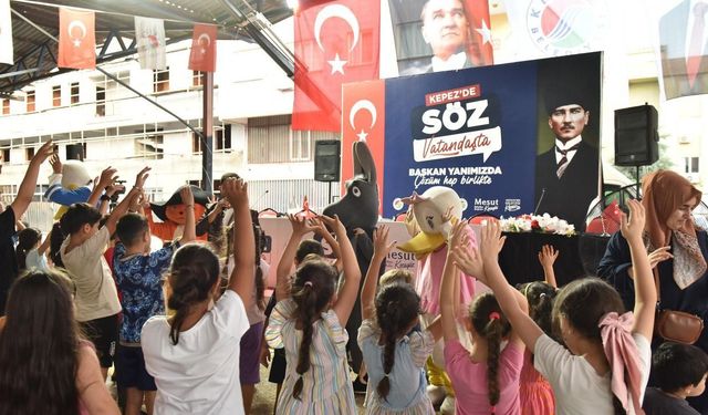 Kepez'de çocuklar mobil kreş ve kütüphaneyle buluştu