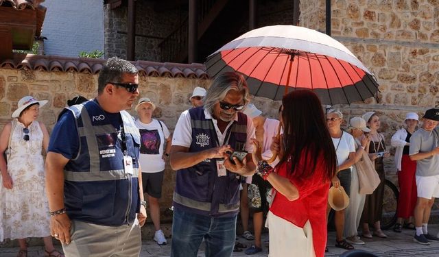 Antalya ve Alanya'da kaçak rehber denetimi sıkılaştırıldı