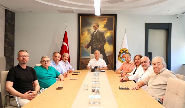 Alanya'nın geleceğini gazetecilerle istişare etti