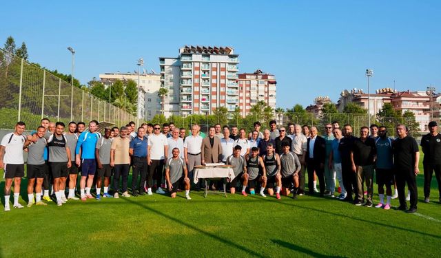 Alanya protokolünden Alanyaspor’a sezon öncesi moral ziyareti