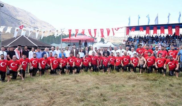 Gökbel'de zirve değişmedi: Başpehlivan yine Enes Doğan