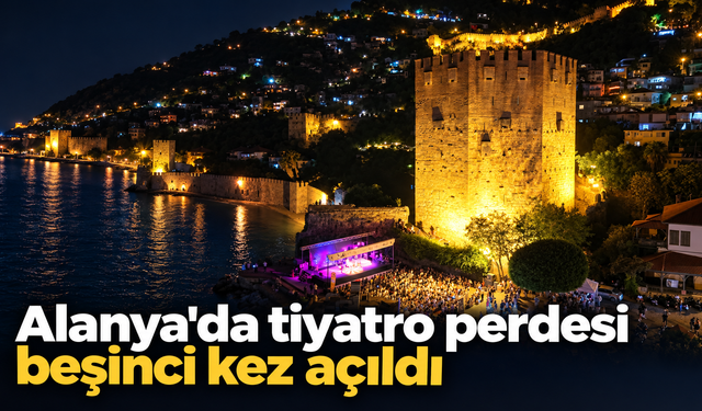 Alanya'da tiyatro perdesi beşinci kez açıldı