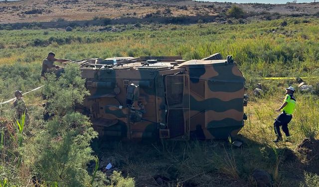 Askeri araç devrildi: 1 asker şehit, 2 asker yaralı