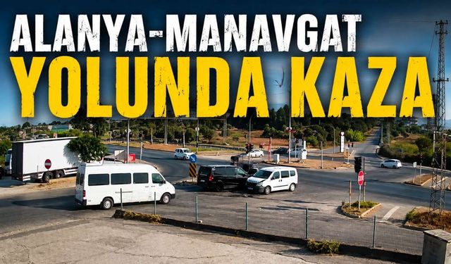 Alanya-Manavgat yolunda iki otomobil çarpıştı: Kaza kamerada