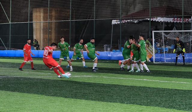Alanya’da Mahalle Ligi heyecanı başladı: İlk gecede 15 gol