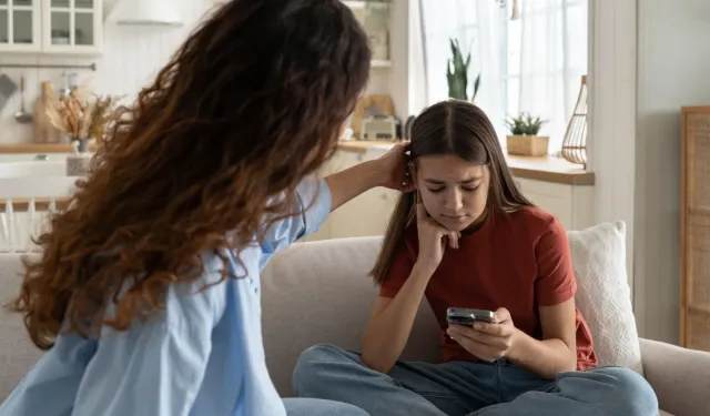Çocuğuna erken yaşta akıllı telefon veren aileler dikkat!